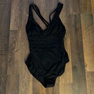 La Blanca size 6 black one piece bathing suit